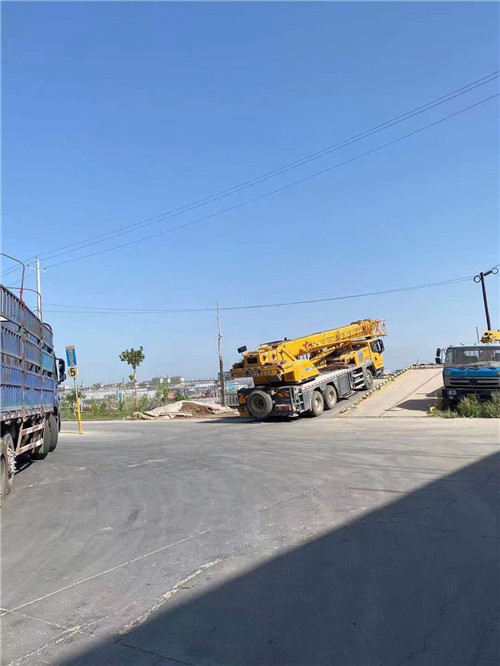 来宾市25吨吊车的租赁价格大概是多少？